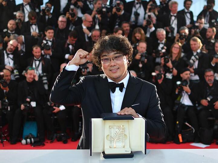 Sein Siegeszug begann beim Filmfestival in Cannes: Bong Joon Ho gewann mit "Parasite" die Goldene Palme.