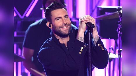 Adam Levine hat eine gute Geschichte zum Thema Hausschwein zu erzählen.