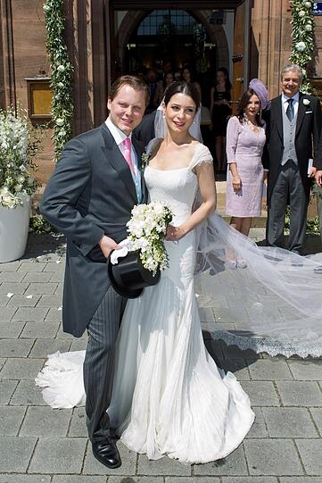 Der Sohn des Bleistiftherstellers Anton Wolfgang Graf von Faber-Castell, Charles Alexander, und seine Ehefrau Melisa Eliyesil haben am Samstag kirchlich geheiratet. Die Bilder von der Adelshochzeit!