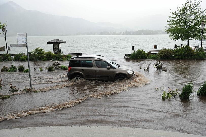 Auch den Tegernsee hatte das Hochwasser in der letzten Tagen fest im Griff.
