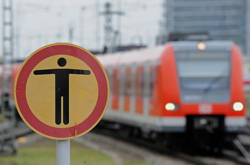 Polizeieinsatz auf der am Bahnhof München-Pasing.