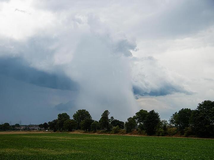 Gewitterwolken sind am Himmel zu sehen. Foto: Alex Forstreuter/Archivbild