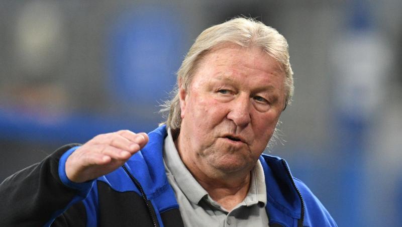 Hamburgs neuer Trainer Horst Hrubesch will mit dem HSV doch noch den Aufstieg schaffen. Hamburgs neuer Trainer Horst Hrubesch will mit dem HSV doch noch den Aufstieg schaffen.