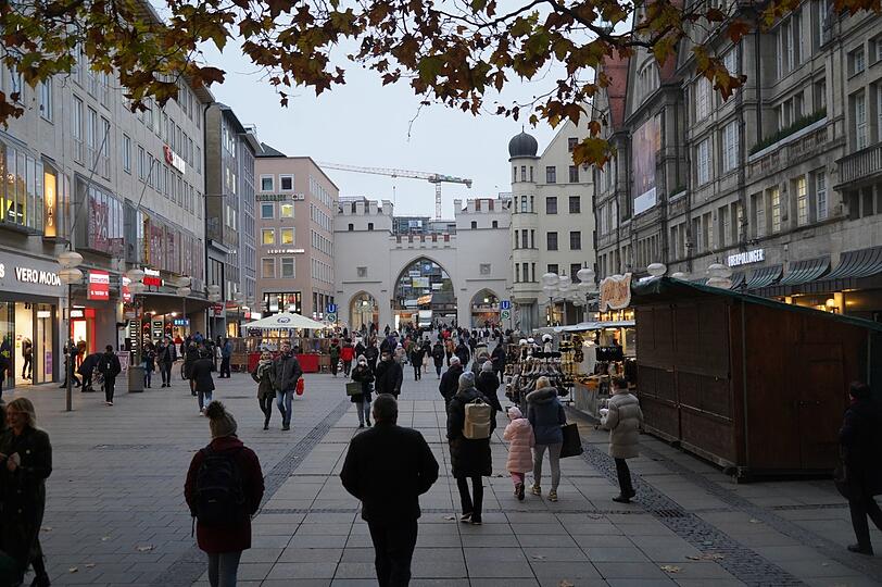 In den vergangenen Wochen hat es wieder mehr Menschen in die Innenstadt gezogen - vor allem aus dem Umland. Aber was wird die vierte Welle noch bringen?