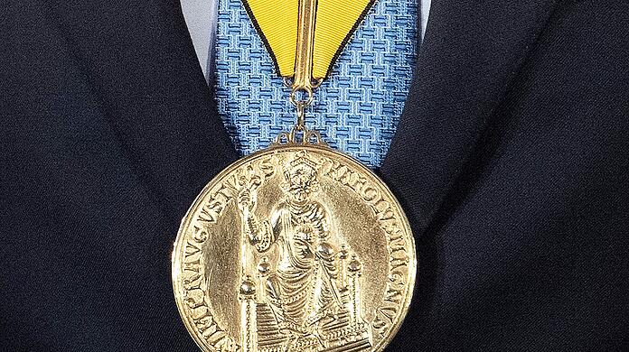 Der Karlspreis 2023 geht an den ukrainischen Präsidenten Wolodymyr Selenskyj und das ukrainische Volk.