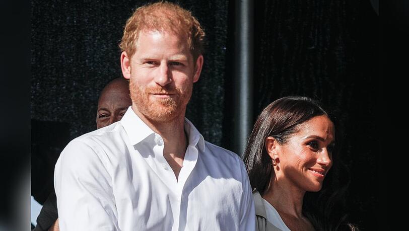 Prinz Harry und Herzogin Meghan haben für ihre Archewell Foundation einen Preis an eine digitale Aktivistin überreicht. Prinz Harry und Herzogin Meghan haben für ihre Archewell Foundation einen Preis an eine digitale Aktivistin überreicht.