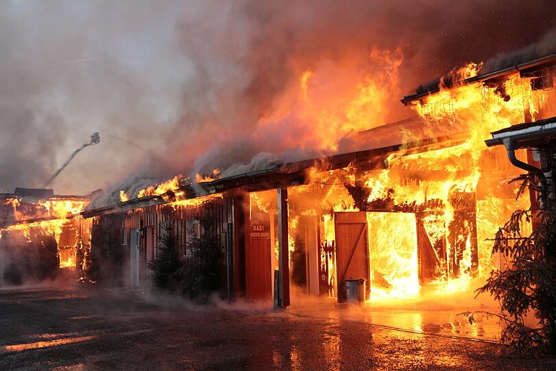 21. Januar: Flammen in der Westernstadt Pullman City.