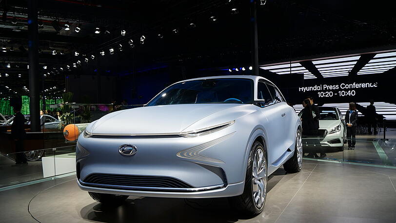 Hyundai zeigt auf der Auto Shanghai die Brennstoffzellen-Studie FE Fuell Cell Concept, die in Genf Weltpremiere feierte und nun China begeistern soll. 2018 kommmt der Hybrid in den Handel.