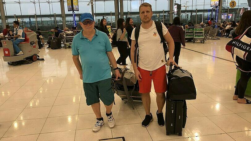 Gerhard und Oliver Pocher am Flughafen Gerhard und Oliver Pocher am Flughafen