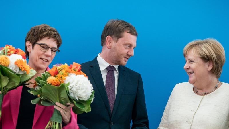 CDU-Chefin Kramp-Karrenbauer, Sachsens Ministerpräsident Kretschmer und Kanzlerin Merkel im Konrad-Adenauer-Haus in Berlin. CDU-Chefin Kramp-Karrenbauer, Sachsens Ministerpräsident Kretschmer und Kanzlerin Merkel im Konrad-Adenauer-Haus in Berlin.