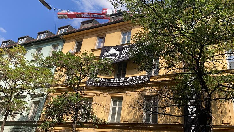 Die Aktivisten sollen während der IAA ein offenbar leerstehendes Haus an der Karlstraße 20 besetzt haben.