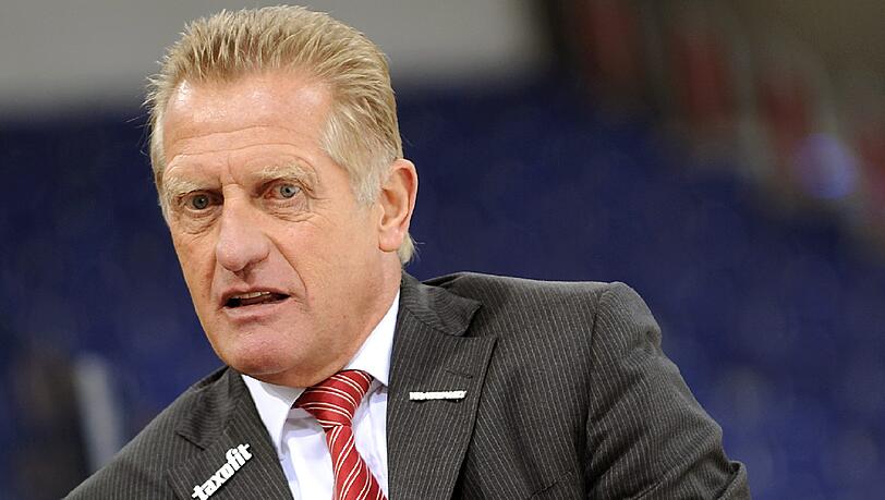 Genervter Alpenvulkan: 
Hans Zach gehört zu den großen Trainern im Deutschen Eishockey, er hat auch schon als Bundestrainer gearbeitet. Von 1998 bis 2004 war der 63-Jährige in Doppelfunktion DEB-Coach und Trainer der Kassel Huskies und der Kölner Haie. Mit den Huskies schaffte er drei Mal den Einzug in das Halbfinale der Playoffs. 2002 wechselte er nach der letzten Kölner Meisterschaft an den Rhein, konnte den Titel allerdings erst 2009 wieder erringen &ndash; mit den Hannover Scorpions. Sein Bundestrainer-Amt hatte er schon längst abgegeben. 2004 schmiss der Alpenvulkan hin, weil er in einem Fachmagazin für seine Spielerauswahl kritisiert wurde. Er schimpfte: &bdquo;Ich habe es nicht nötig, mir vorwerfen zu lassen, dass meine Doppelfunktion als Bundestrainer und Trainer der Kölner Haie schädlich sei."