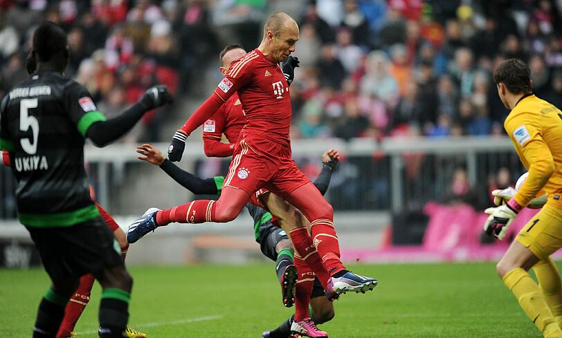 Der (r)eingesprungene Robben: So erzielte der Holländer gegen die Bremer das 1:0 und kam damit Franck Ribéry zuvor.