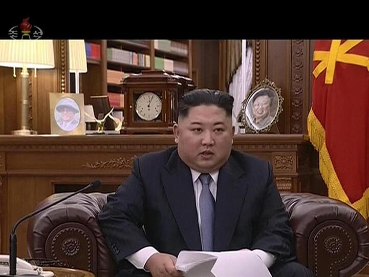 Videostandbild einer Rede von Machthaber Kim Jong Un.
