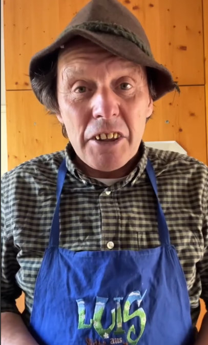 Der Kabarettist Manfred Zöschg ("Luis aus Südtirol") weiß: Privat ist Monika Gruber eher schüchtern. Der Kabarettist Manfred Zöschg ("Luis aus Südtirol") weiß: Privat ist Monika Gruber eher schüchtern.