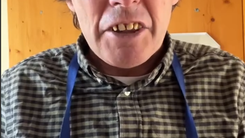 Der Kabarettist Manfred Zöschg ("Luis aus Südtirol") weiß: Privat ist Monika Gruber eher schüchtern. Der Kabarettist Manfred Zöschg ("Luis aus Südtirol") weiß: Privat ist Monika Gruber eher schüchtern.