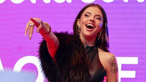 ESC-Siegerin Dara f&uuml;hrt die Deutschen Single-Charts an.