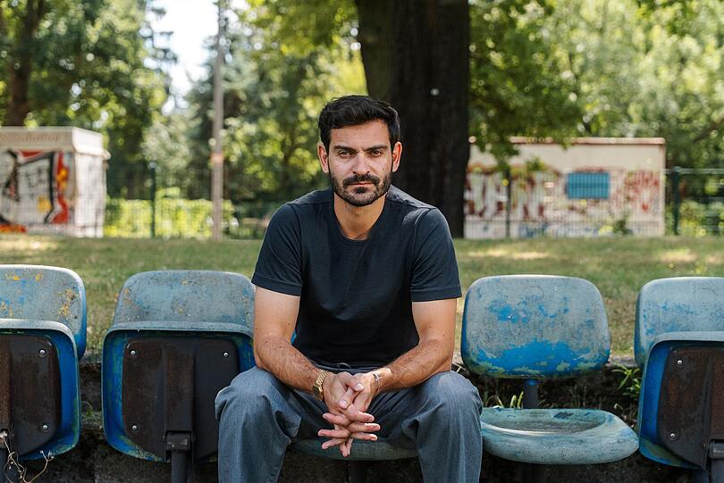 Der Ex-Profi und heutige Fußball-Experte Jonas Hummels hat mit einem Team anderthalb Jahre recherchiert, weil sie wissen wollten, wie groß das Thema Missbrauch im deutschen Jugendfußball wirklich ist. Die 45 Minuten lange Doku "Tatort Jugendfußball" ist das Ergebnis dieser Recherche. Der Ex-Profi und heutige Fußball-Experte Jonas Hummels hat mit einem Team anderthalb Jahre recherchiert, weil sie wissen wollten, wie groß das Thema Missbrauch im deutschen Jugendfußball wirklich ist. Die 45 Minuten lange Doku "Tatort Jugendfußball" ist das Ergebnis dieser Recherche.