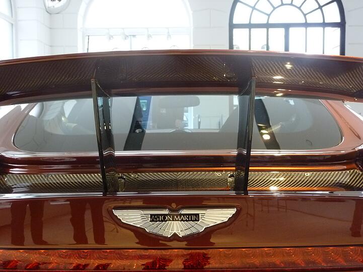 Limitiert auf 77 Stück, 354 Km/h Spitze, 1,7 Millionen Euro teuer: Das sind die Facts des Aston Martin One-77. Die AZ hat sich den Flitzer im Münchner Showroom angeschaut. Die Bilder