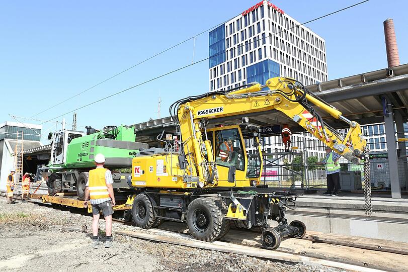 Bauarbeiten auf der Stammstrecke: Wer am Wochenende mitten in München die S-Bahn nehmen will, schaut in die Röhre. Die Bahn baut um. Wir haben uns auf der großen Baustelle mal ein Bild gemacht. Hier gibt's die Fotos...