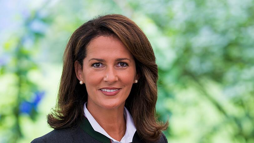 Unfreiwillige Wartezeit f&uuml;r Agrarministerin Kaniber am Berliner Flughafen. Der Eisregen verhinderte ihren Abflug in Richtung M&uuml;nchen. (Archivbild)