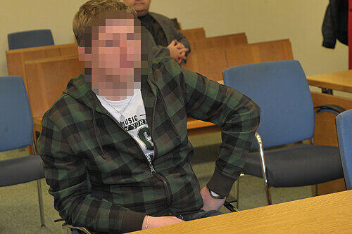 Seit sechs Monaten in U-Haft: Der gehörlose Mechaniker Alexander K. (25) will Lukas nur ganz sanft angefasst haben.