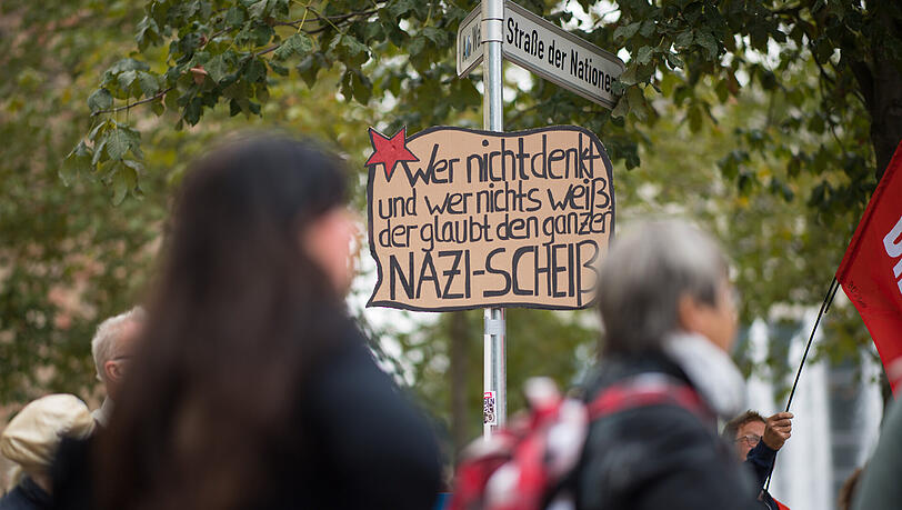 Bei den angekündigten Demonstrationen rechnet die sächsische Polizei mit einer hohen Zahl von Teilnehmern. Bei den angekündigten Demonstrationen rechnet die sächsische Polizei mit einer hohen Zahl von Teilnehmern.