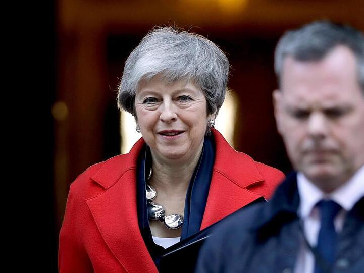 Die britische Premierministerin Theresa May hat dem Parlament in London in Aussicht gestellt, über eine Verschiebung des EU-Austritts abstimmen zu dürfen.