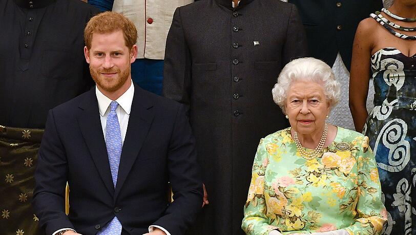 Harry und die Queen bei einem der letzten gemeinsamen öffentlichen Auftritte im Juni 2018. Harry und die Queen bei einem der letzten gemeinsamen öffentlichen Auftritte im Juni 2018.