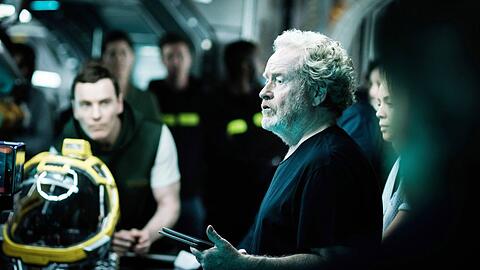 Ridley Scott bei Dreharbeiten zum Prequel-Film "Alien: Covenant" (2017).