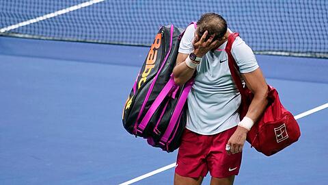 Rafael Nadal verlässt den Platz nach seiner Niederlage gegen Frances Tiafoe.
