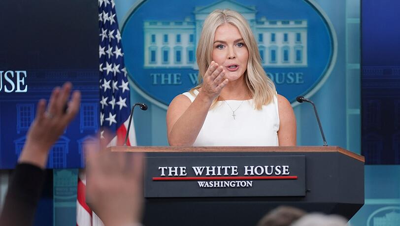 Trumps Sprecherin Karoline Leavitt stellt klar, dass die Visa-Gebühr nicht jährlich erhoben wird.