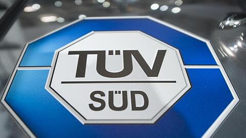 Das Logo des TÜV SÜD. Foto: picture alliance / Ole Spata/dpa/Archivbild