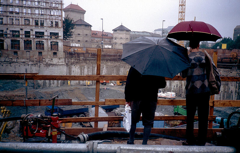 Abriss 1990: Der Abbruch des Rieger-Pelze-Geländes am Isartor macht kurzfristig eine besondere Perspektive auf das Tor frei. Dieses Bild ist das Lieblingsfoto von Franz Will auf dieser Seite.