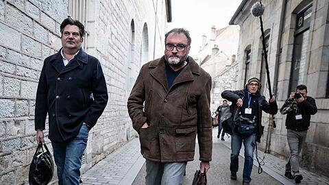 Der Verteidiger des wegen des Vergiftens von Patienten angeklagten Arztes hat auf Freispruch pl&auml;diert.