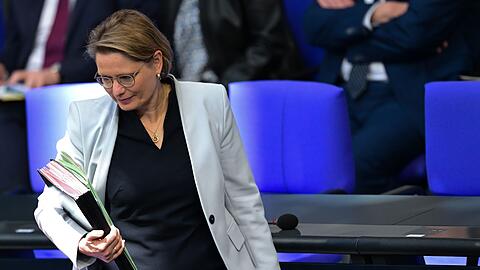 Aus Sicht von Bundesjustizministerin Stefanie Hubig (SPD) spricht viel daf&uuml;r, das Schwarzfahren als Ordnungswidrigkeit zu behandeln. (Archivfoto)