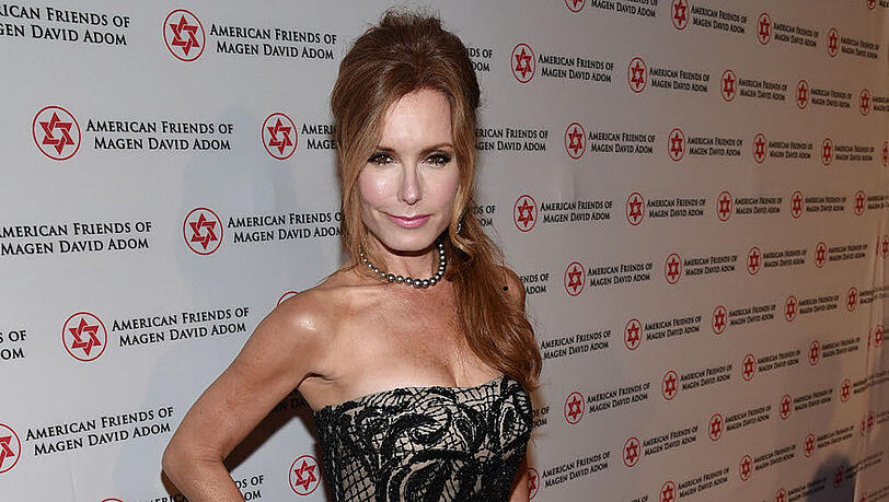 Tracey E. Bregman überzeugt im schulterfreien Kleid Tracey E. Bregman überzeugt im schulterfreien Kleid