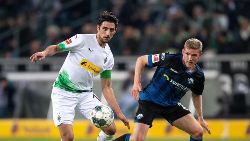 Behielt mit Gladbach gegen Aufsteiger Paderborn die Oberhand: Borussia-Torschütze Lars Stindl (l). Behielt mit Gladbach gegen Aufsteiger Paderborn die Oberhand: Borussia-Torschütze Lars Stindl (l).