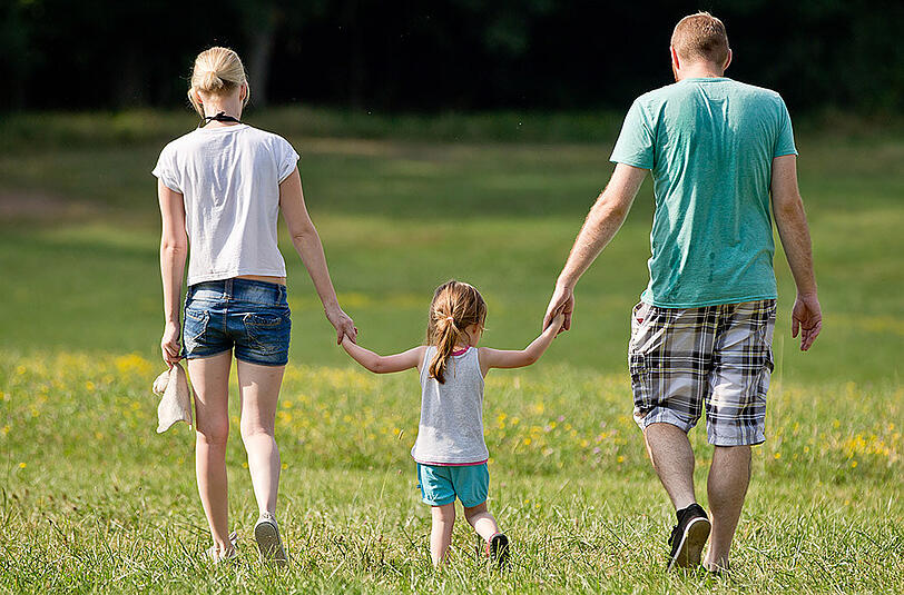 Das Statistische Bundesamt hat die vorläufigen Zahlen zum Thema Familie vorgelegt: Mehr Ehen, mehr Kinder, weniger Todesfälle. (Symbolbild)