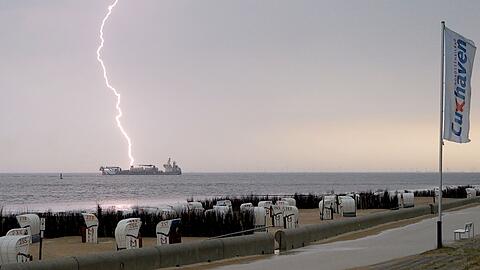Die Gewitter zogen am späten Mittwochabend Richtung Norden weiter.