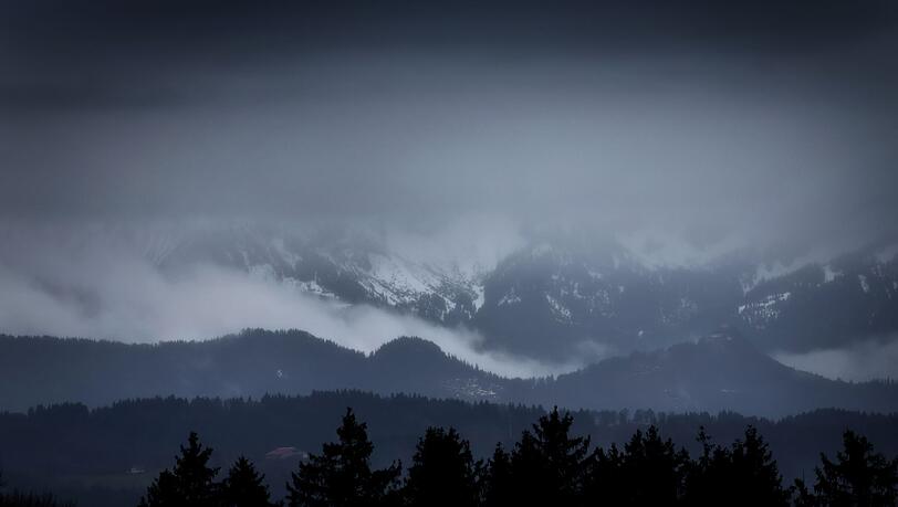 Im Allg&auml;uer Alpenvorland war es schon am Freitagmorgen tr&uuml;b.