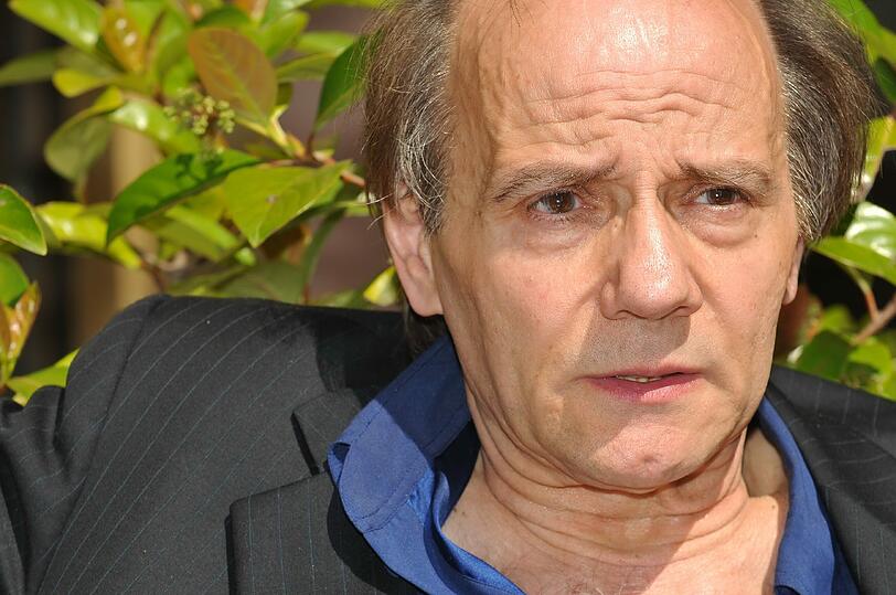 Nikolaus Paryla liest Texte über die Zeit.