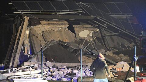 Drei M&auml;nner kamen beim Einsturz eines Daches in der Ostslowakei ums Leben.