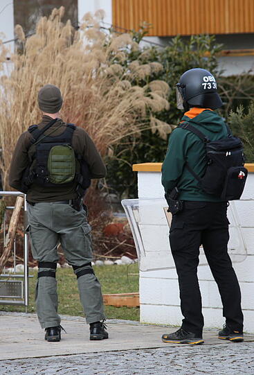 Spezialeinsatz für das SEK in Waldkraiburg: Um 18 Uhr erfolgte der Zugriff in dem Wohnhaus des 45-Jährigen.