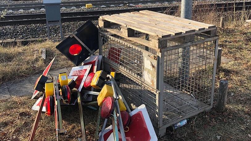 Die Box wurde aufgebrochen und die Erdungsmaterialien geklaut.