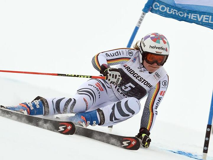 Viktoria Rebensburg beim Riesenslalom in Courchevel.