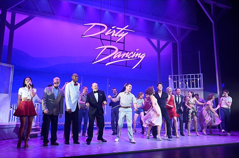 Züchtiges "Dirty Dancing" beim großen Finale auf der Bühne.