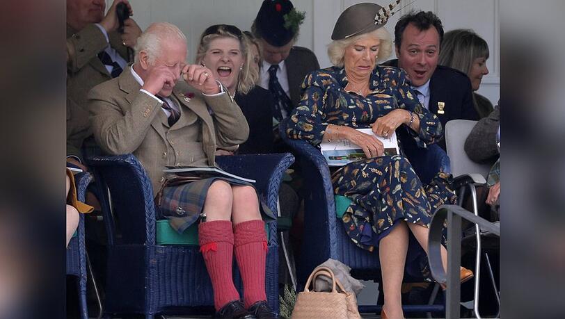 K&ouml;nig Charles III. schien bei den Highland Games im schottischen Braemer sichtlich Spa&szlig; zu haben.