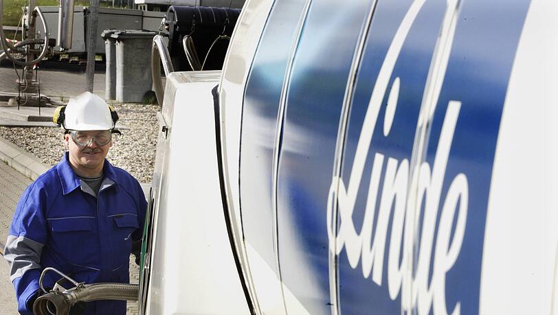 Ein Berufskraftfahrer von Linde. Dieser verdient bis zu knapp 4100 Euro brutto. Ein Berufskraftfahrer von Linde. Dieser verdient bis zu knapp 4100 Euro brutto.