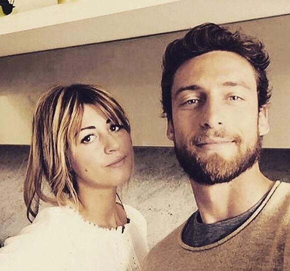 Frauenschwarm Claudio Marchisio ist bereits vergeben: Der Mittelfeldspieler von Juventus Turin ist seit 2008 mit Roberta Sinopoli verheiratet. Die beiden haben zwei Söhne.